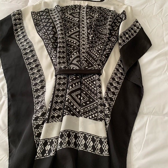 Butterfly Style Blouse with belt - Picture 3 of 3